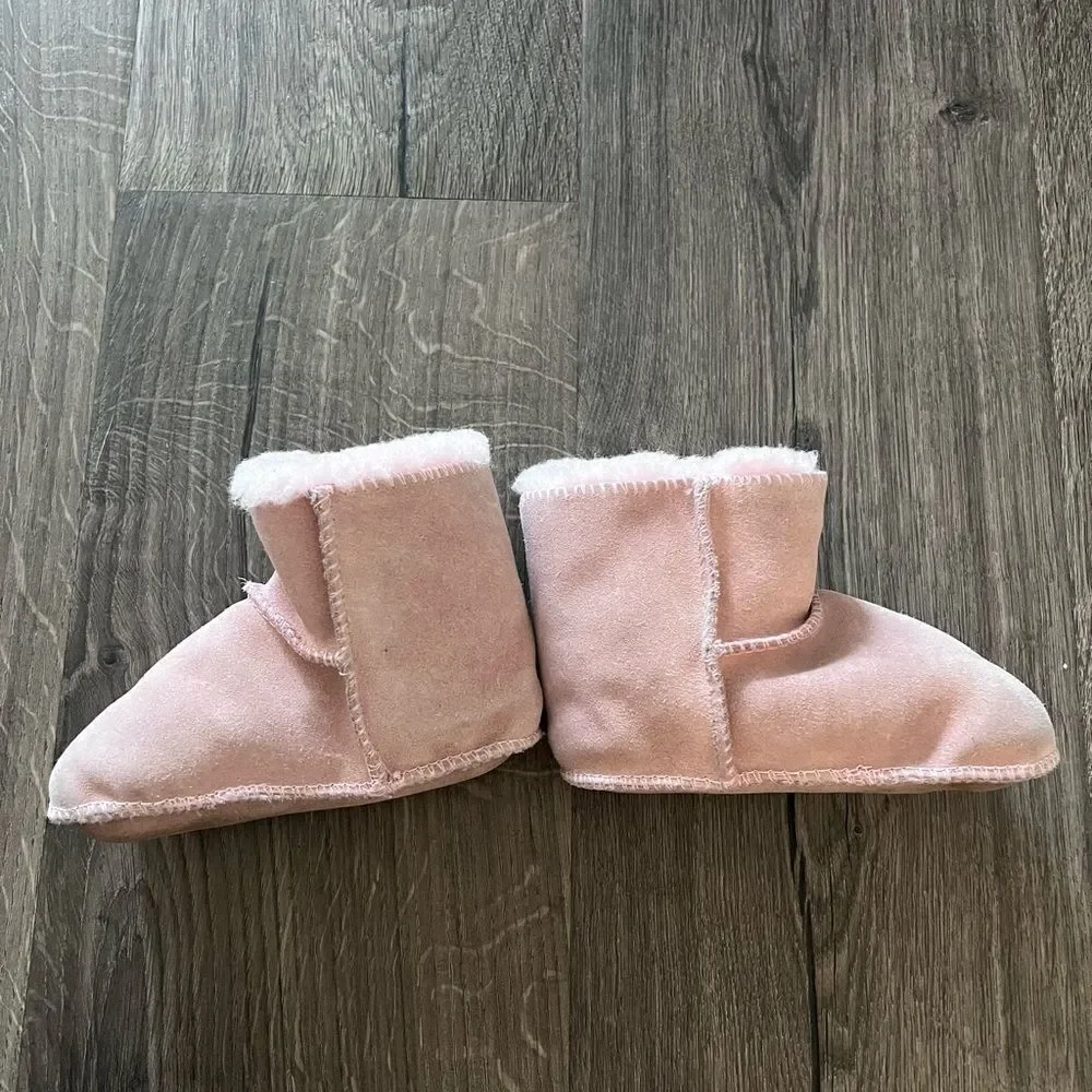 UGG Unisex-Baby Erin Boot size Large infant 18-24 m